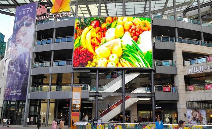 2018年12月5号P10 LED显示屏打造昆明顺城购物中心123平方.jpg